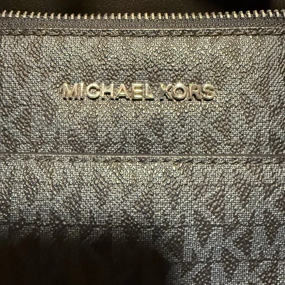 Michael Kors Dark Blue Signature Tote - Picture 5 of 7
